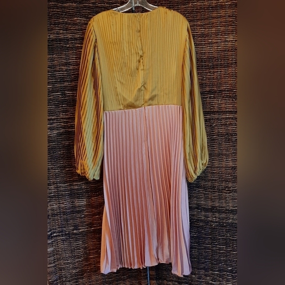 NWT Boohoo Occasion Dress Women's 12 Midi Pleated Wedding Guest Event Formal - Picture 2 of 7